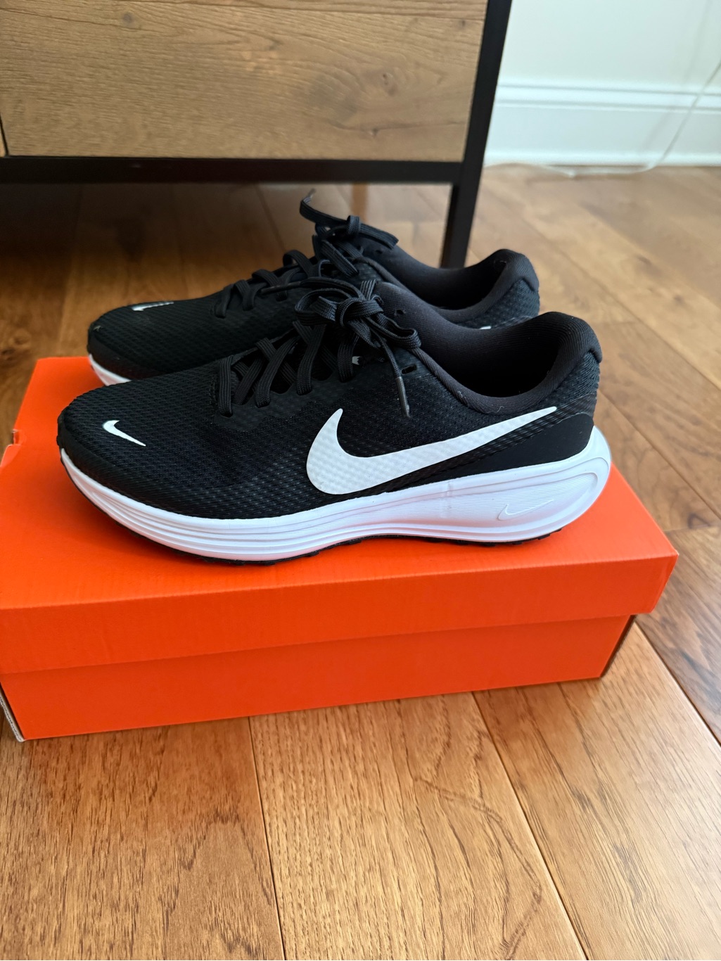 Nike Womens Revolution 8 Wide